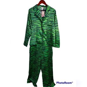 NWT Savage X Fenty satin pajamas. Green  tiger print. Size large. Nwt